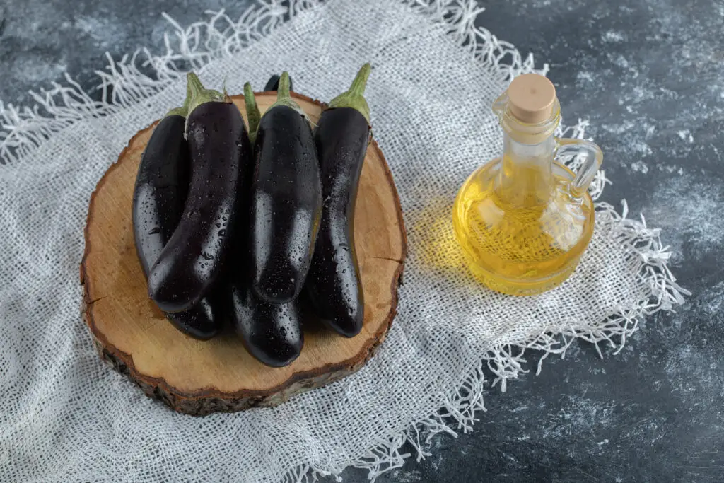 Ingredienti freschi per la Pasta con Crema di Melanzane 1