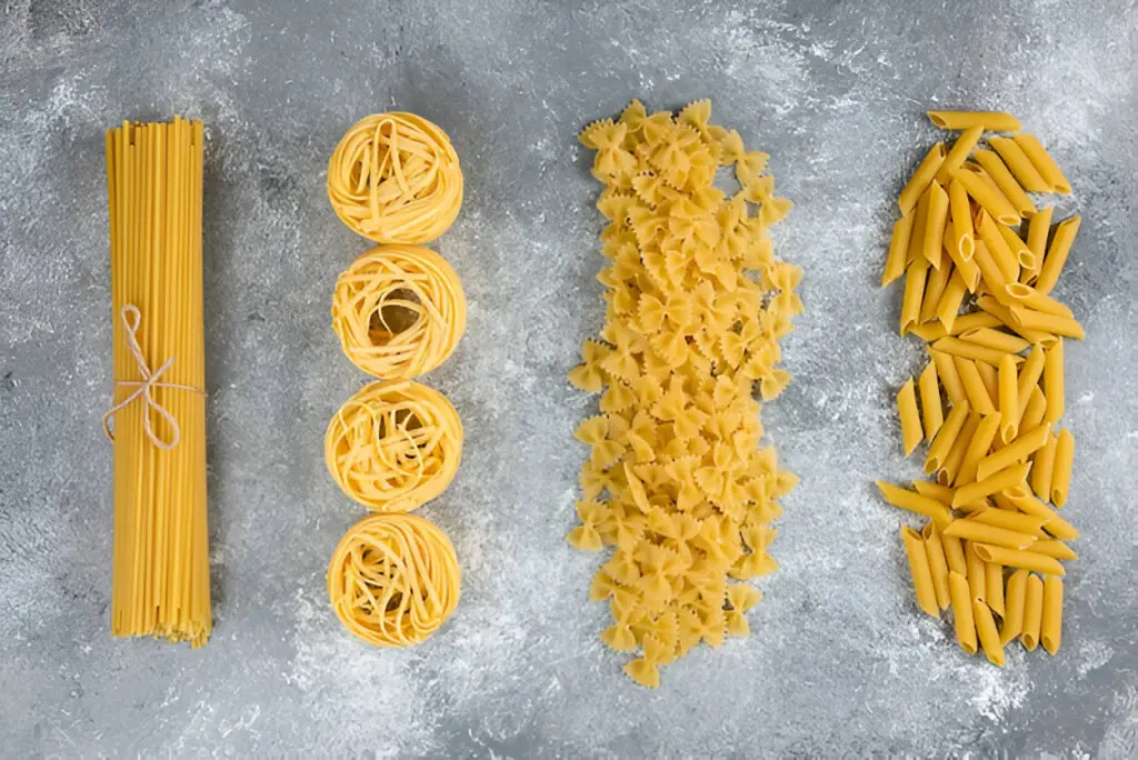 Pasta Ingredienti freschi per la Pasta con Crema di Melanzane