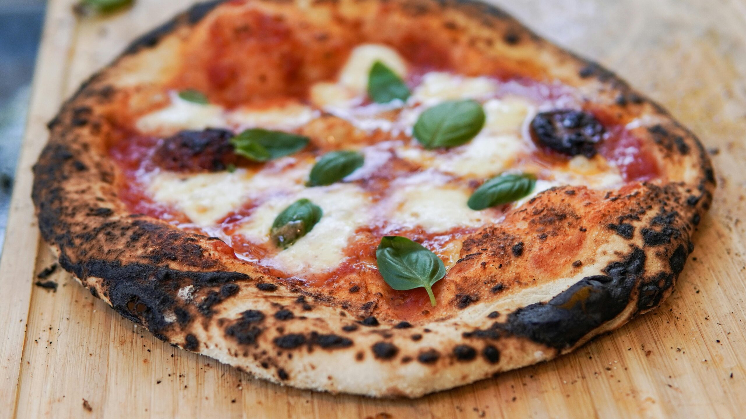 Pizza Napoletana: La Ricetta Autentica e Tradizionale
