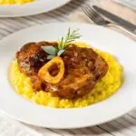 Risotto alla Milanese tradizionale preparato con zafferano