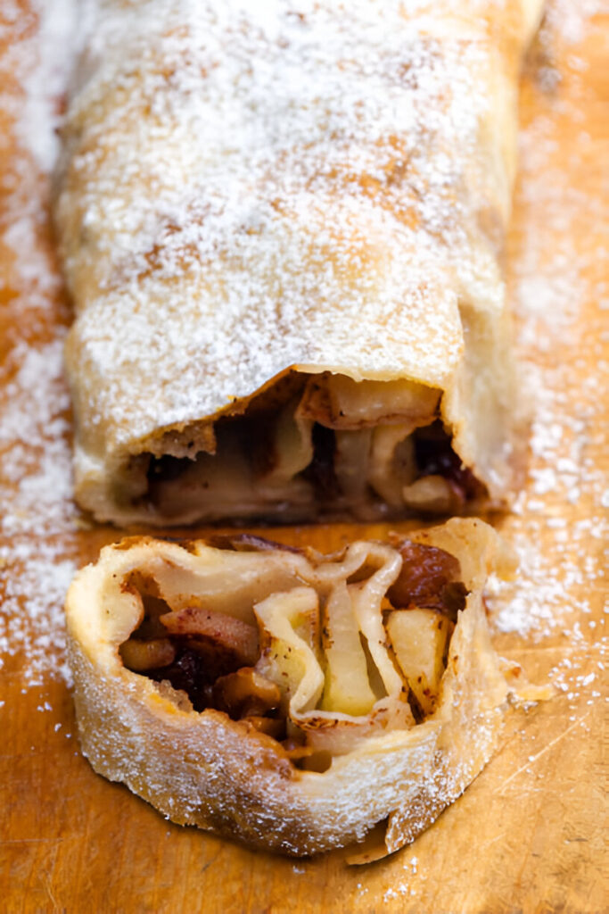 Strudel di mele in forno dorato e croccante