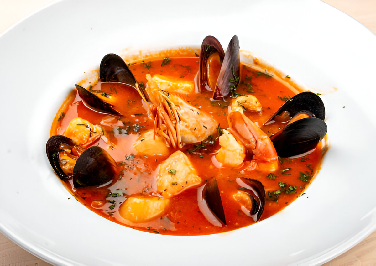 Zuppa di Pesce alla Napoletana: Ricette Facili del Mediterraneo